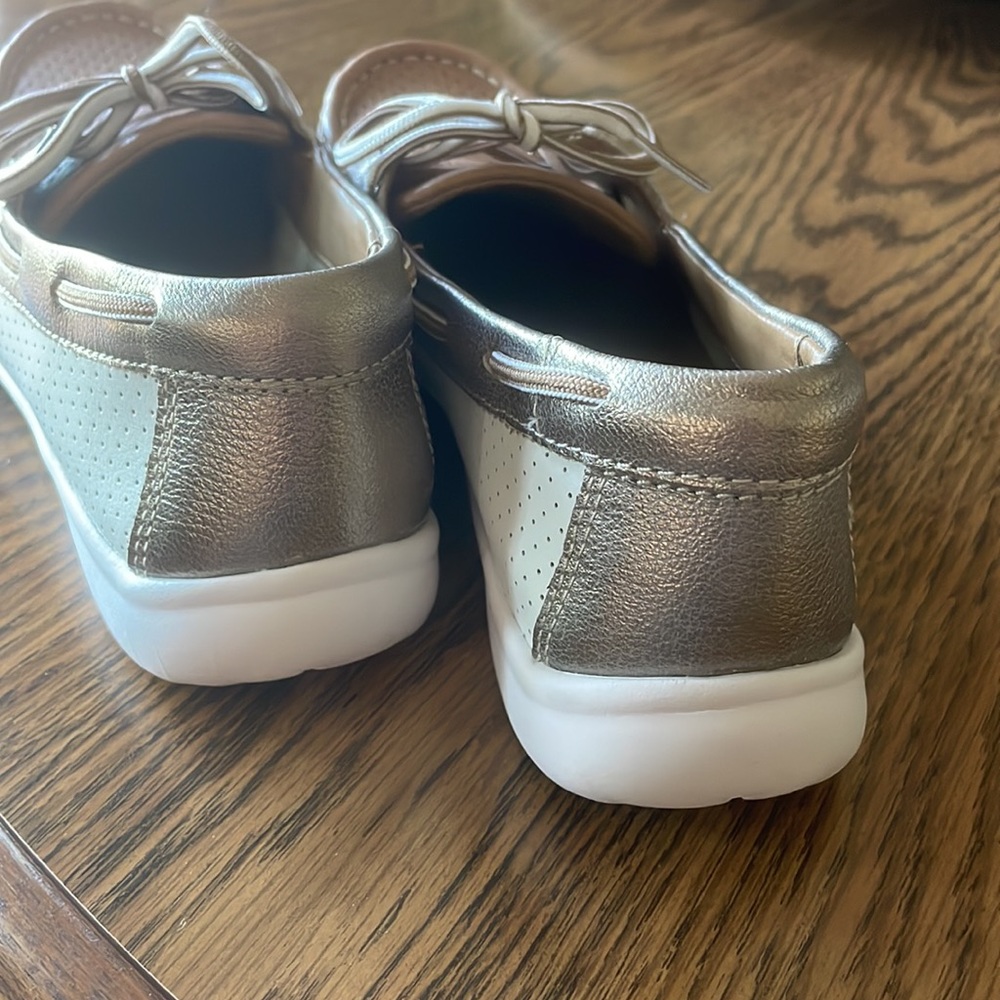 Clarks - Picture 3 of 7